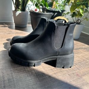 STEVE MADDEN HOWLER CHELSEA BOOT